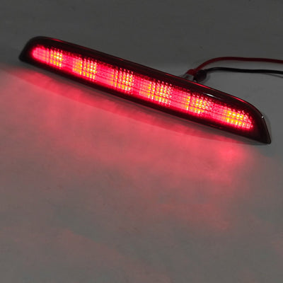 Feu Stop LED Surélevé Noir 8334A113 Mitsubishi Outlander 2013-2016 - vue de trois-quarts - Becquet Voiture