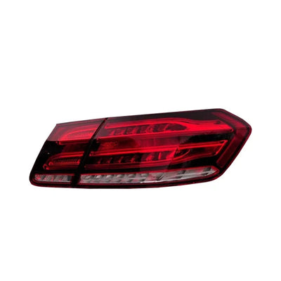 Feux arrière à LED (4 pièces) pour Mercedes-Benz Classe E W212 Berline restylée (2013-2015) - détail du montage - Becquet Voiture