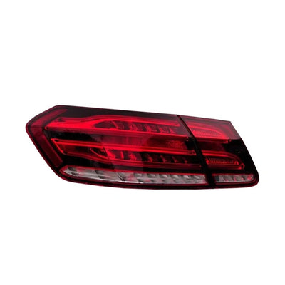 Feux arrière à LED (4 pièces) pour Mercedes-Benz Classe E W212 Berline restylée (2013-2015) - vue rapprochée - Becquet Voiture