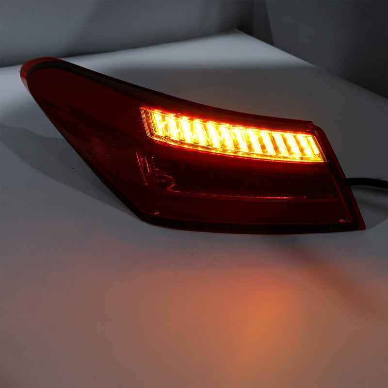 Feux arrière à LED rouges Toyota Camry Berline 2016-2021 - détail du montage - Becquet Voiture