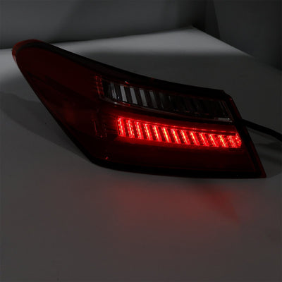 Feux arrière à LED rouges Toyota Camry Berline 2016-2021 - vue rapprochée - Becquet Voiture
