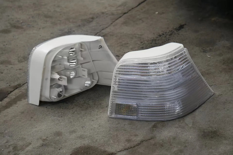 Feux Arrière Blancs Volkswagen Golf 4 Stop Transparents - installé sur véhicule - Becquet Voiture