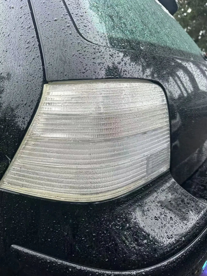 Feux Arrière Blancs Volkswagen Golf 4 Stop Transparents - vue de trois-quarts - Becquet Voiture