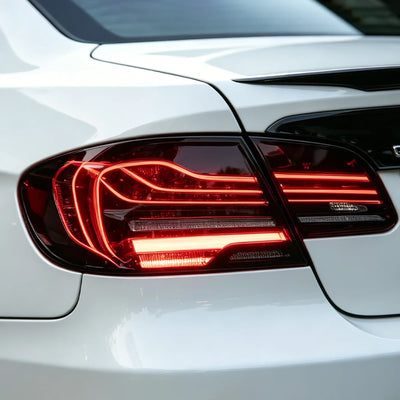 Feux Arrière LED BMW E92 2005-2013 - vue de trois-quarts - Becquet Voiture