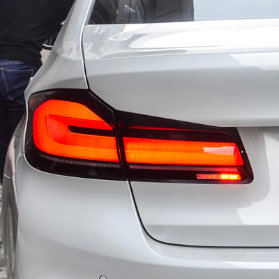 Feux Arrière LED BMW Série 5 G30 G38 2018-2022 - vue de trois-quarts - Becquet Voiture