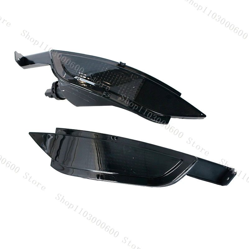 Feux Arrière LED Ford Fiesta C-Max 2009-2015 - détail du montage - Becquet Voiture