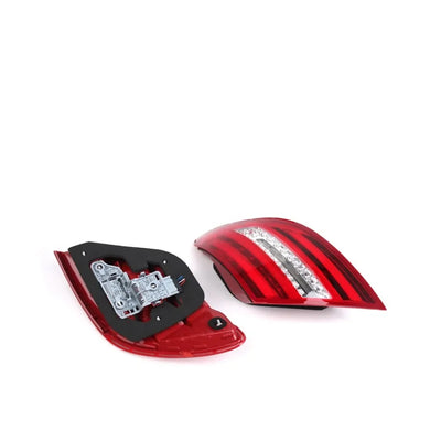 Feux Arrière LED Mercedes Classe C W204 2011-2014 - vue de trois-quarts - Becquet Voiture
