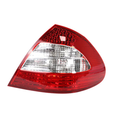 Feux Arrière LED Mercedes Classe E W211 2007-2008 Look AMG - détail du montage - Becquet Voiture