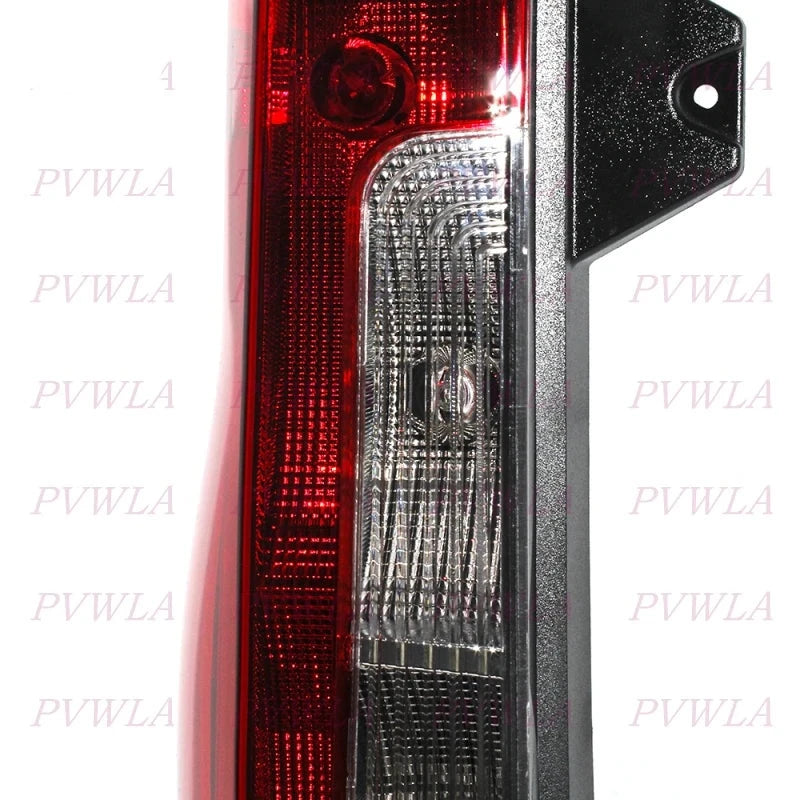 Feux Arrière LED Mercedes Sprinter W907 W910 2019-2024 - packshot studio - Becquet Voiture