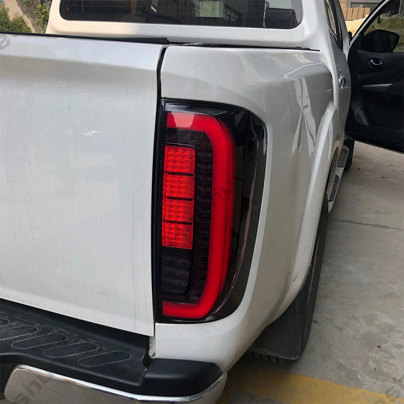 Feux Arrière LED Nissan Navara NP300 D23 2015-2021 - vue arrière - Becquet Voiture
