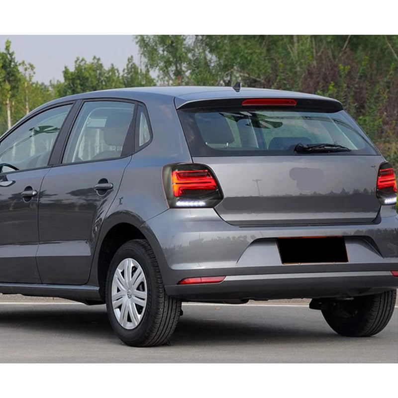 Feux Arrière LED Noirs Séquentiels Volkswagen Polo 5 6R 6C 2009-2017 - vue de trois-quarts - Becquet Voiture