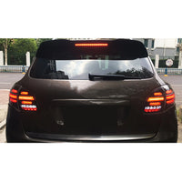 Feux Arrière LED Porsche Cayenne 958 92A 2011-2014 - vue de trois-quarts - Becquet Voiture