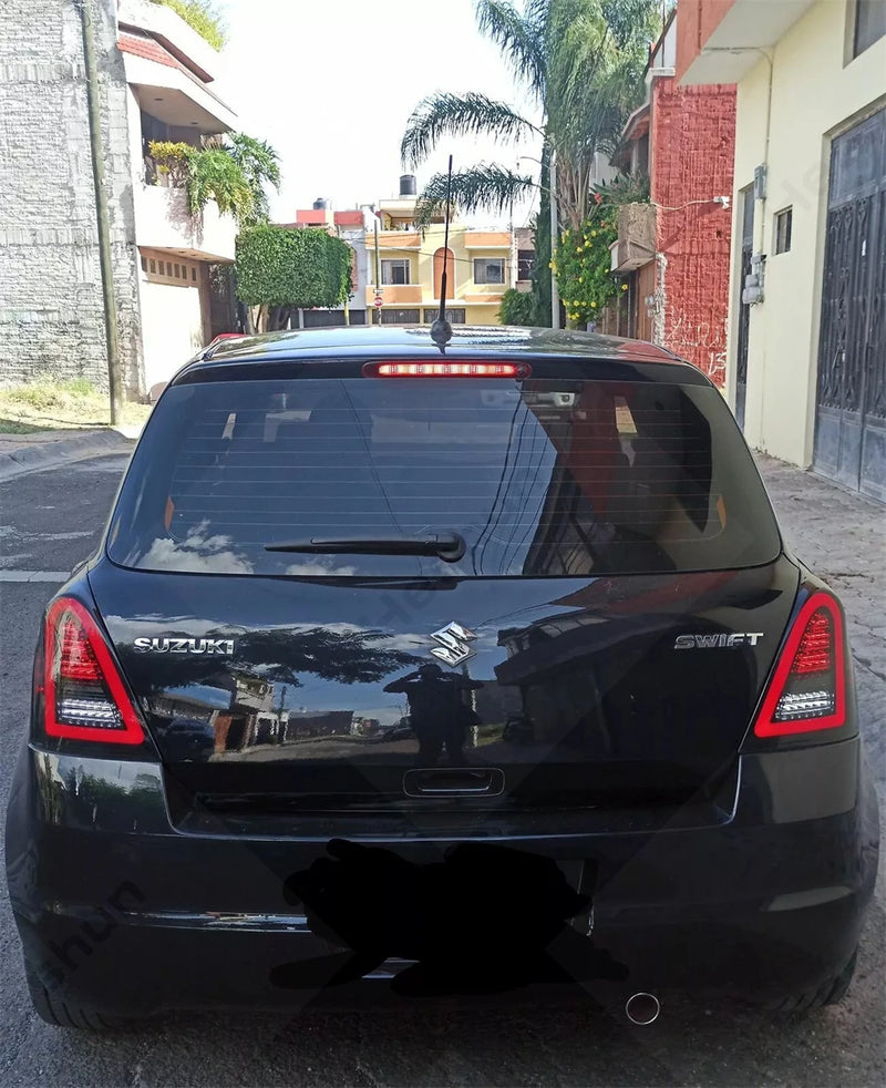 Feux Arrière LED Suzuki Swift 2006-2016 Look Sportif Paire - installé sur véhicule - Becquet Voiture