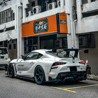 Feux Arrière LED Toyota GR Supra A90 Look Sport - vue de trois-quarts - Becquet Voiture
