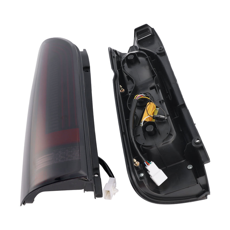 Feux Arrière LED Toyota Hiace 2005-2018 Paire - vue de trois-quarts - Becquet Voiture