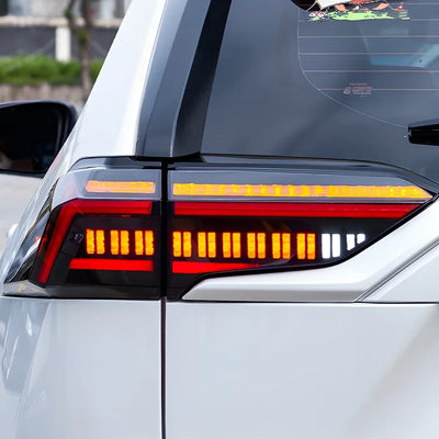 Feux Arrière LED Toyota RAV4 2020-2023 Style Arête - installé sur véhicule - Becquet Voiture