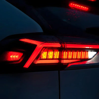 Feux Arrière LED Toyota RAV4 2020-2023 Style Arête - packshot studio - Becquet Voiture
