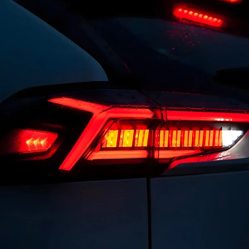 Feux Arrière LED Toyota RAV4 2020-2023 Style Arête - packshot studio - Becquet Voiture