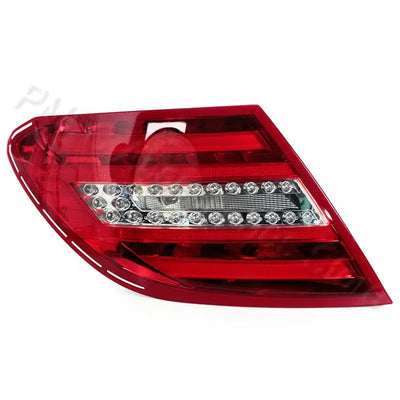 Feux Arrière Mercedes Classe C W204 C180 C200 C260 2011-2014 - détail du montage - Becquet Voiture