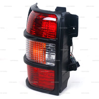 Feux Arrière Mitsubishi Pajero V31 V32 V33 1993-1997 - vue de trois-quarts - Becquet Voiture