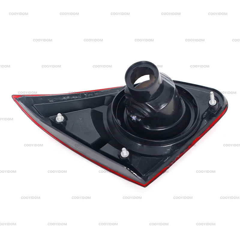 Rear Lights Nissan Qashqai 2007-2010 - studio packshot - Becquet Voiture