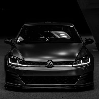 Feux Avant LED VW Golf 7 Ligne Noir Rouge - packshot studio - Becquet Voiture