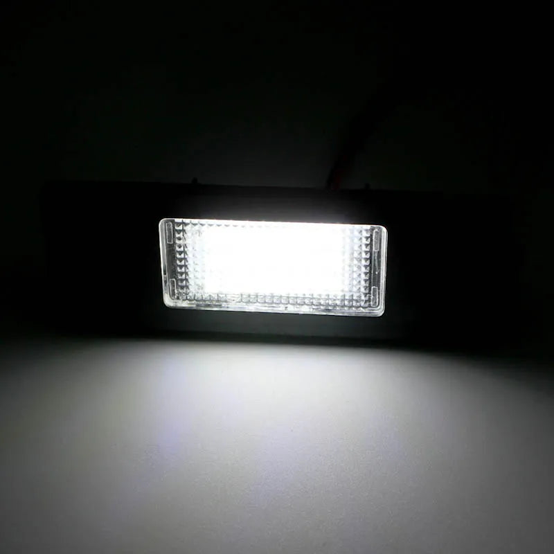 Feux de Plaque LED BMW Série 1 F20 Z4 MINI - vue de trois-quarts - Becquet Voiture
