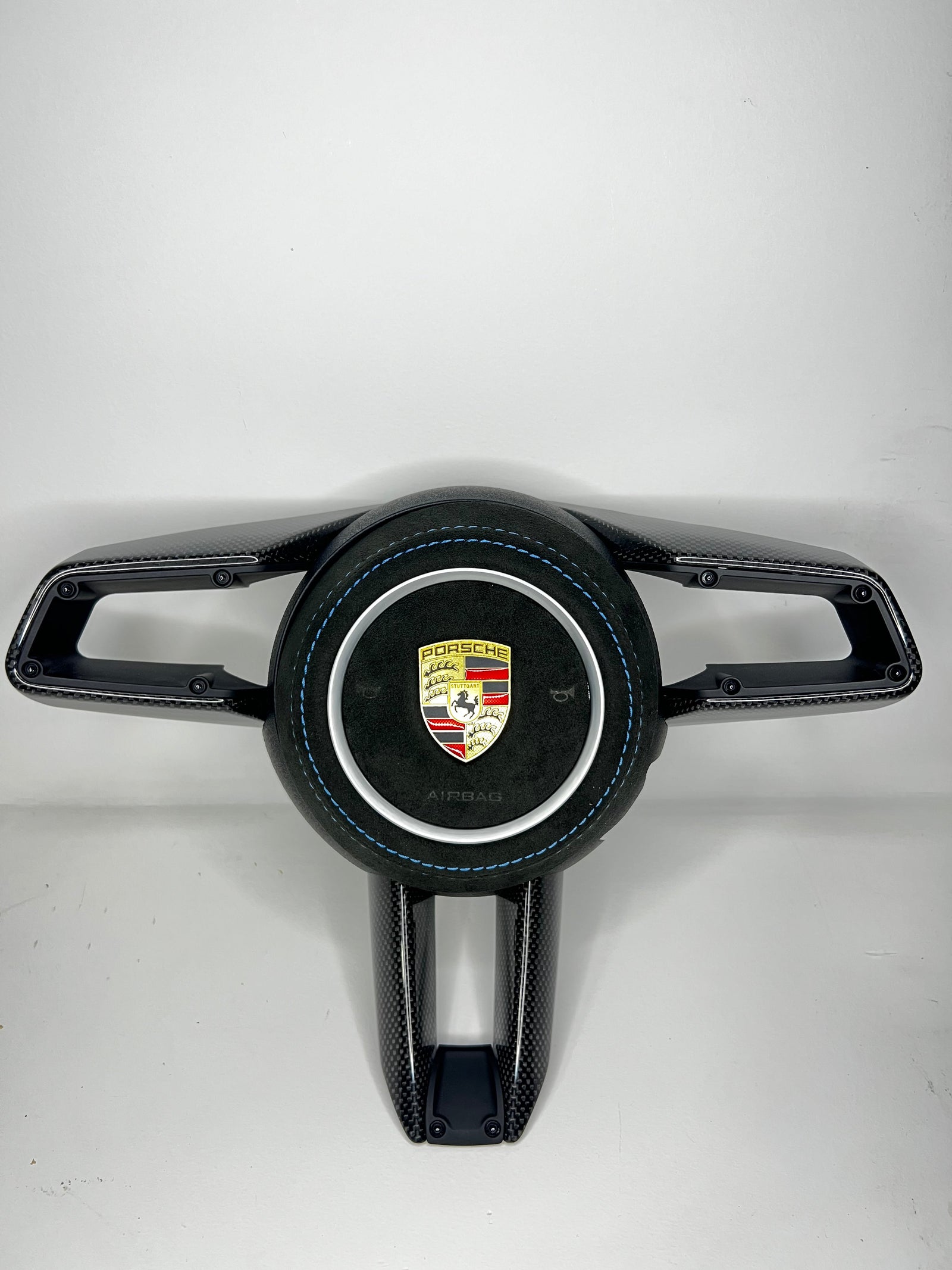 Garniture Centrale Carbone Porsche 992 GT3 GT GTS - vue de face - Becquet Voiture