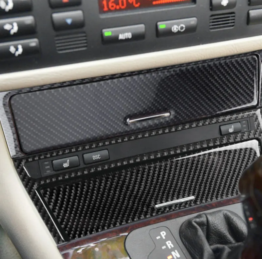 Garniture console centrale carbone BMW Série 3 E46 1997-2006 - vue de face - Becquet Voiture