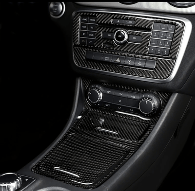 Garniture console centrale carbone Mercedes Classe A W176 - vue de face - Becquet Voiture