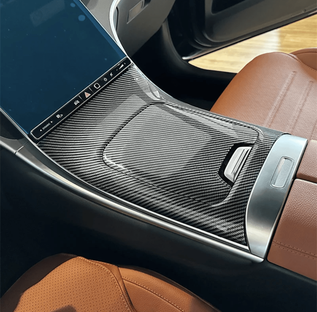 Garniture Console Centrale Carbone Mercedes GLC W254 2023 Replica - vue de face - Becquet Voiture