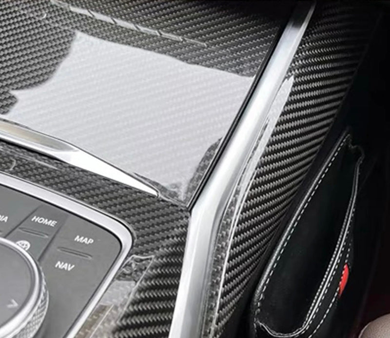 Carbon-Innenraumverkleidung BMW G80 G82 - Montagedetail - Becquet Voiture
