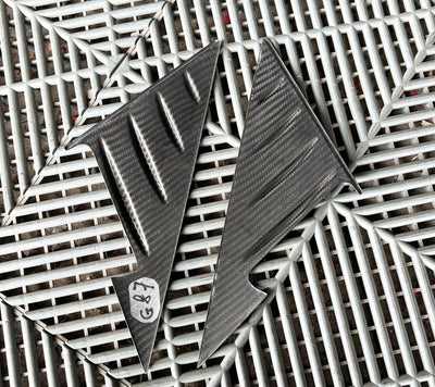 Garniture Rétroviseur Triangulaire Carbone BMW M2 G87 - vue de trois-quarts - Becquet Voiture