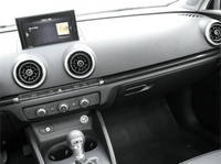 Garniture tableau de bord carbone Audi A3 8V - détail du montage - Becquet Voiture