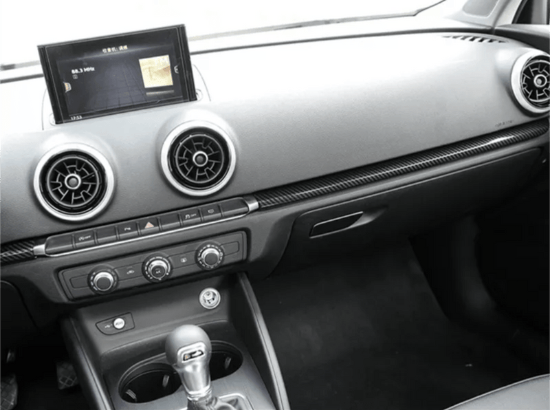 Garniture tableau de bord carbone Audi A3 8V - détail du montage - Becquet Voiture