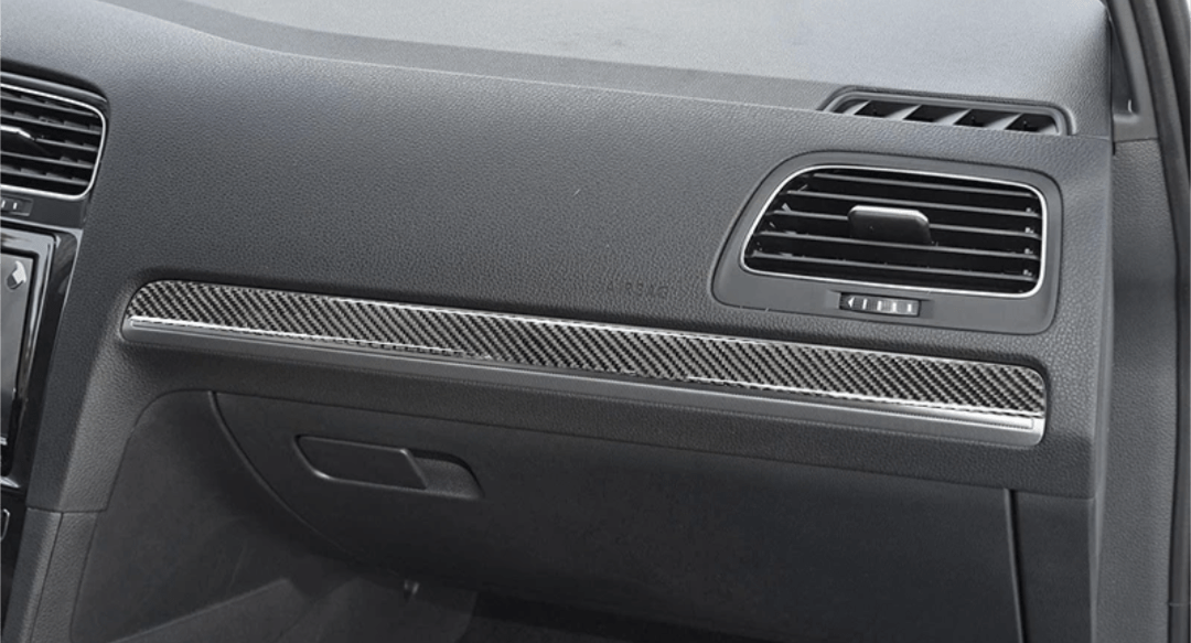 Garniture tableau de bord carbone Volkswagen Golf 7 inserts 2012-2021 - vue de face - Becquet Voiture