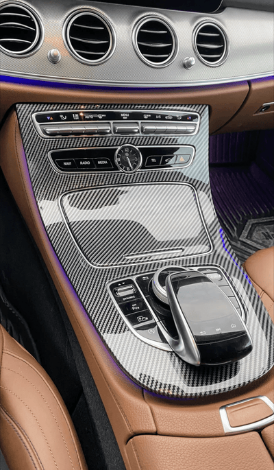 Garnitures console centrale carbone Mercedes Classe E W213 - packshot studio - Becquet Voiture