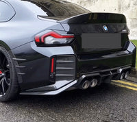 Garnitures Garde-Boue Arrière Fibre Carbone BMW G87 M2 - vue de trois-quarts - Becquet Voiture