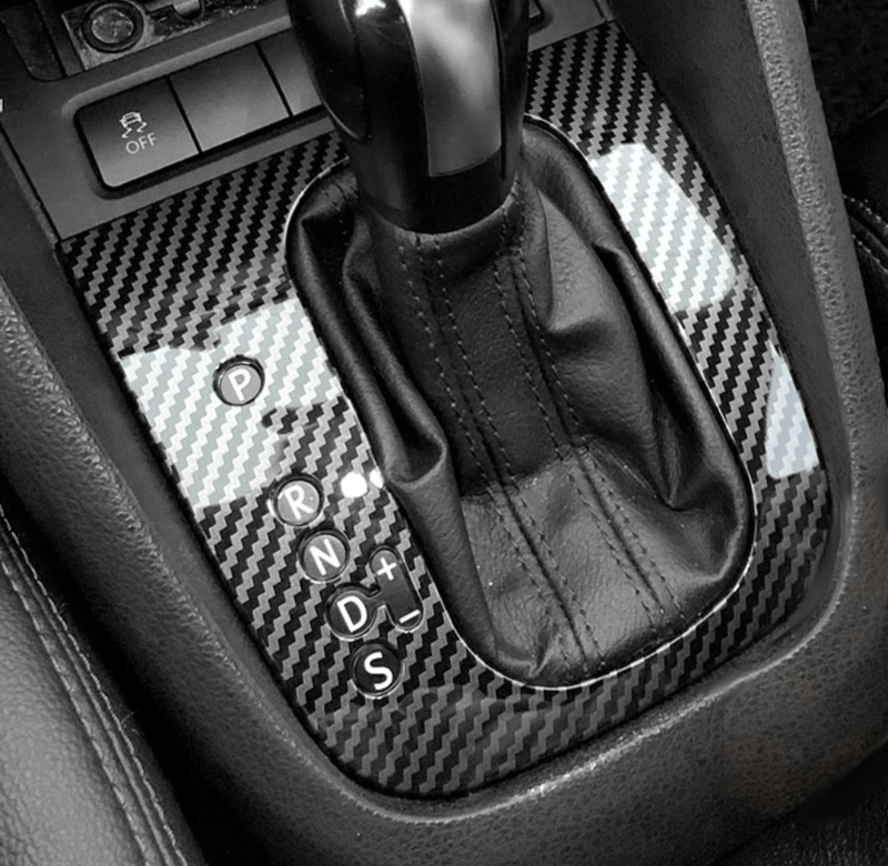 Carbon Fiber Interior Trim Volkswagen Golf 6 - fitting detail 2 - Becquet Voiture