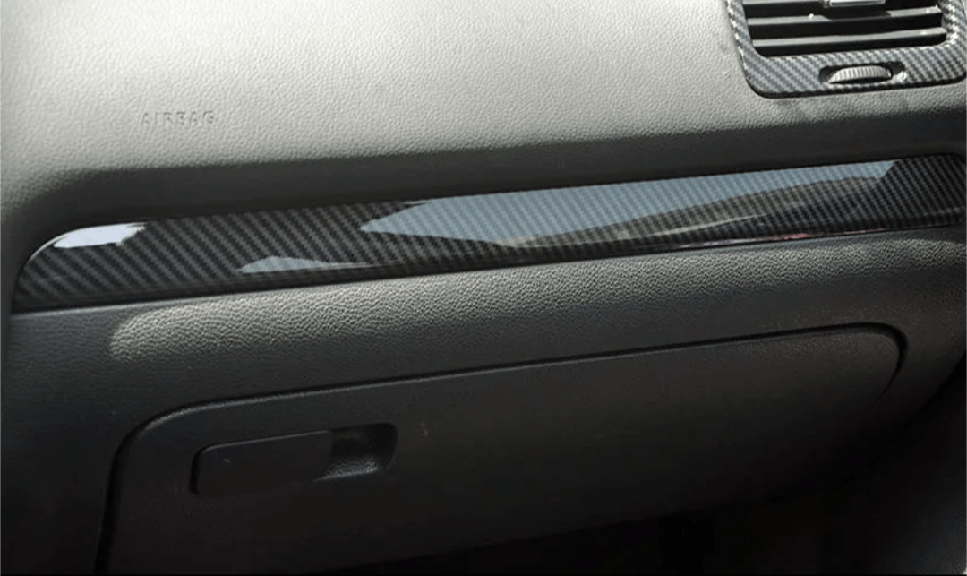 Garnitures Intérieures Carbone Volkswagen Golf 6 - vue de face - Becquet Voiture