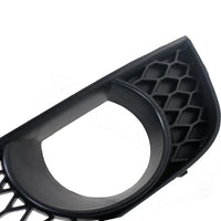 Grille Anti Brouillard Q7 S-line Plastique Noir 2009-2015 - détail du montage - Becquet Voiture