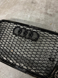 Gloss Black RSQ3-Style Grille for 2011–2015 Audi Q3 - fitted on vehicle - Becquet Voiture
