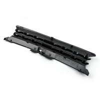 Grille Pare-Chocs Avant Maille Noire VW Golf MK4 1999-2006 - vue de profil - Becquet Voiture