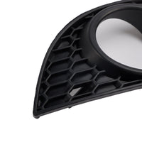 Honeycomb Fog Light Grilles VW Bora 2005-2007 - close-up view - Becquet Voiture