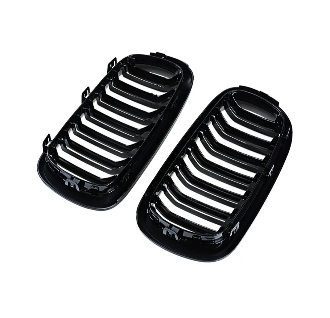 Grilles Calandre Noir Brillant Type X6M BMW X6 F16 - détail du montage - Becquet Voiture