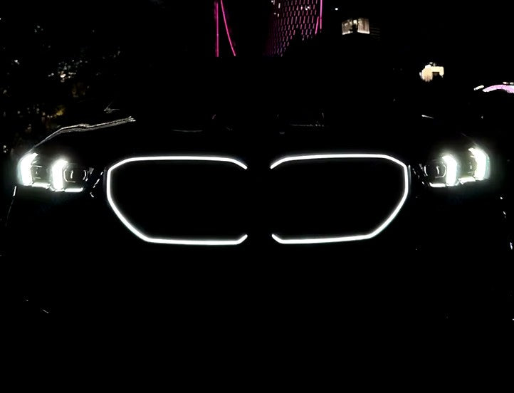 Grilles Calandre Noires LED BMW Série 5 i5 G60 M5 G90 - vue de trois-quarts - Becquet Voiture