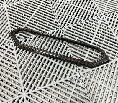 Housse Climatisation Fibre Carbone BMW G80 G82 LCI - vue de trois-quarts - Becquet Voiture