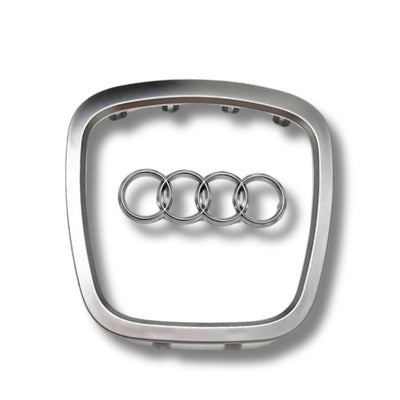 Insert Cerclage et Logo Volant Audi Noir Chrome - vue rapprochée - Becquet Voiture