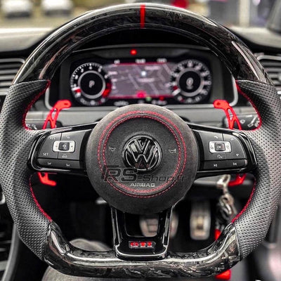 Insert Logo Volant VW Golf 7 GTI R - vue rapprochée - Becquet Voiture