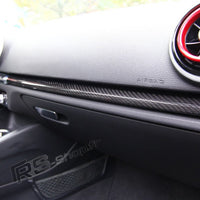 Inserts Carbone Portes Tableau Bord Audi A3 S3 RS3 8V - vue de trois-quarts - Becquet Voiture